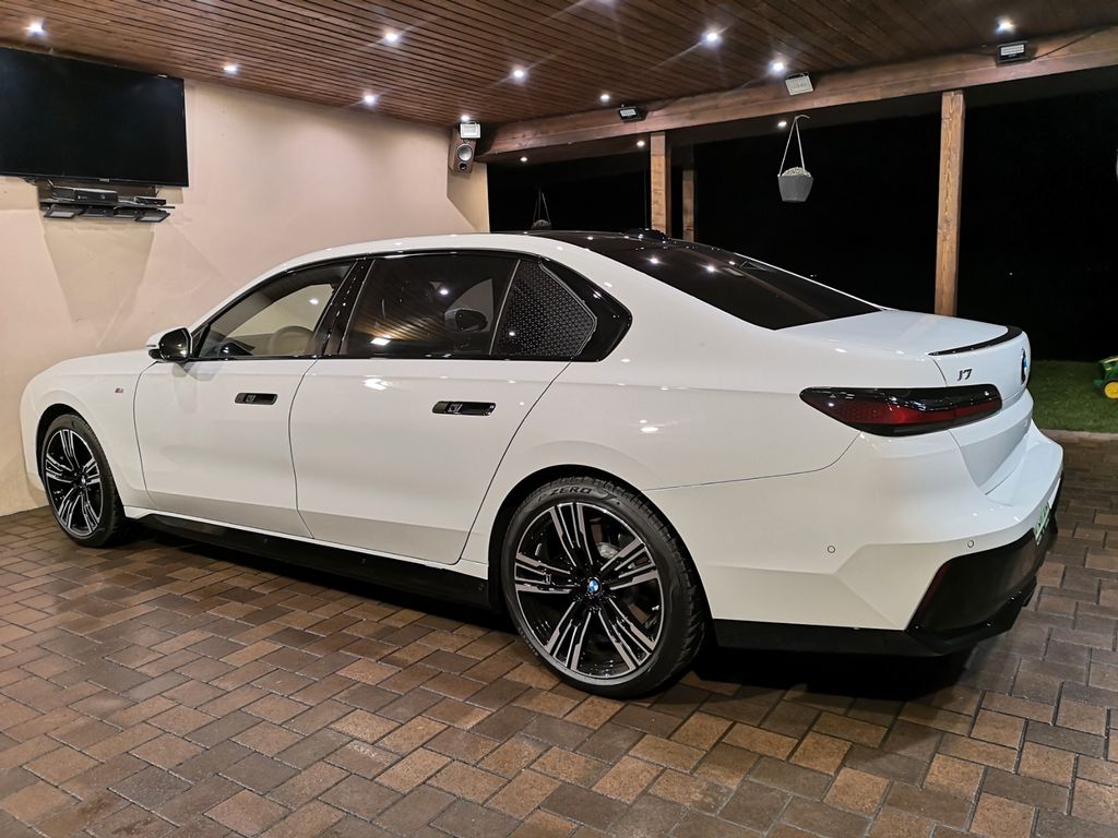 BMW i7 2025