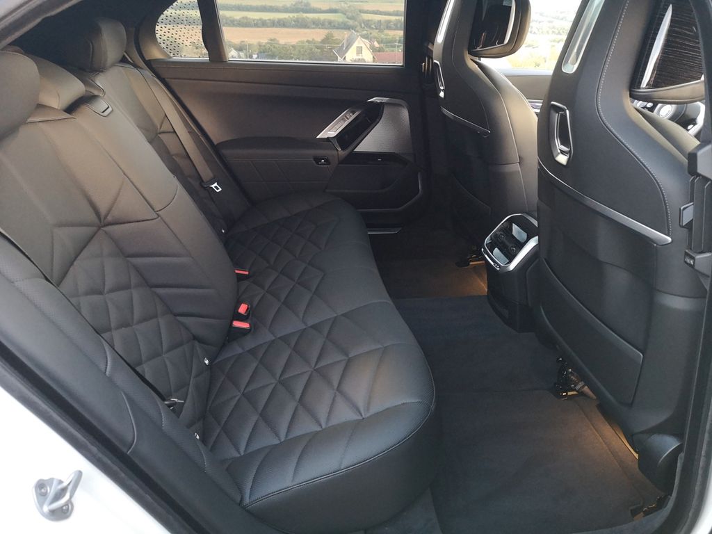 BMW i7 2025