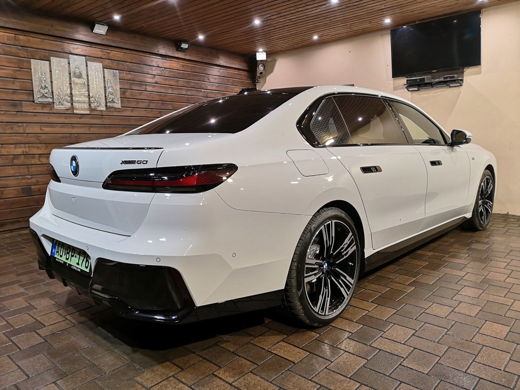 BMW i7 2025