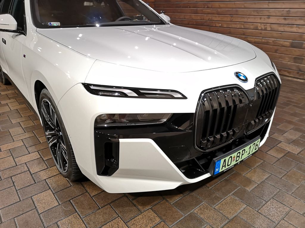 BMW i7 2025