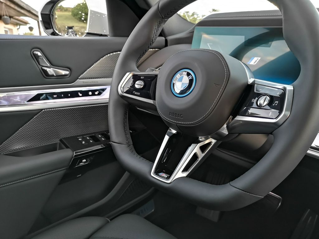 BMW i7 2025