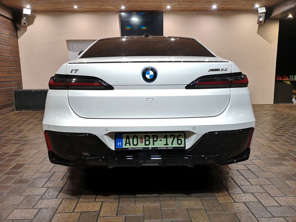 BMW i7 2025
