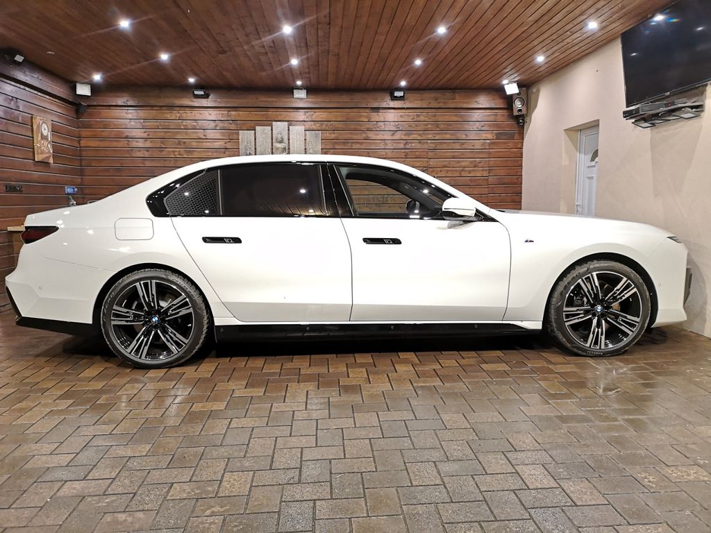 BMW i7 2025