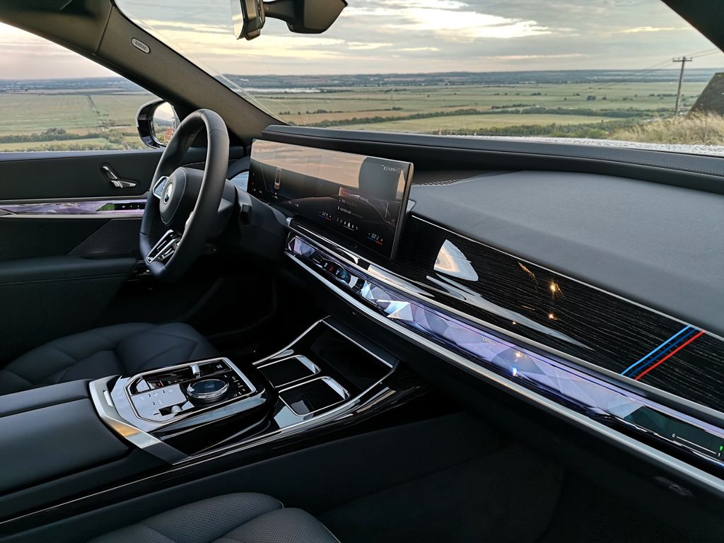 BMW i7 2025