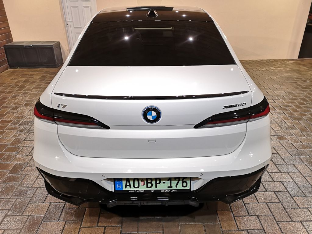 BMW i7 2025
