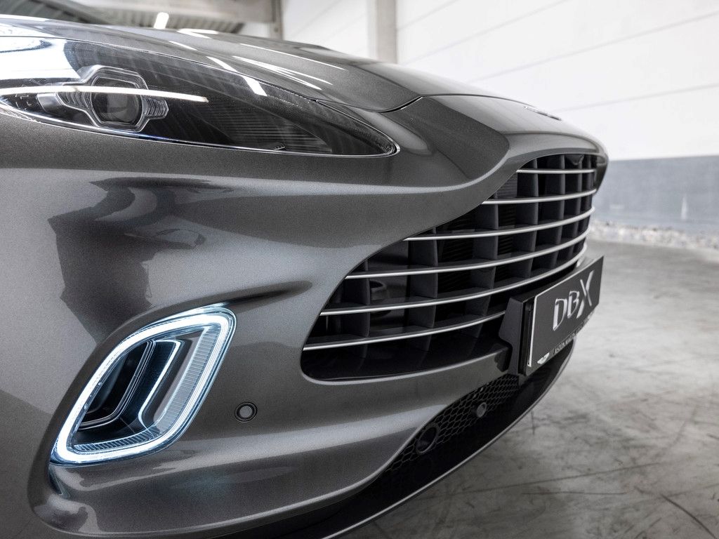 Aston Martin DBX 2024