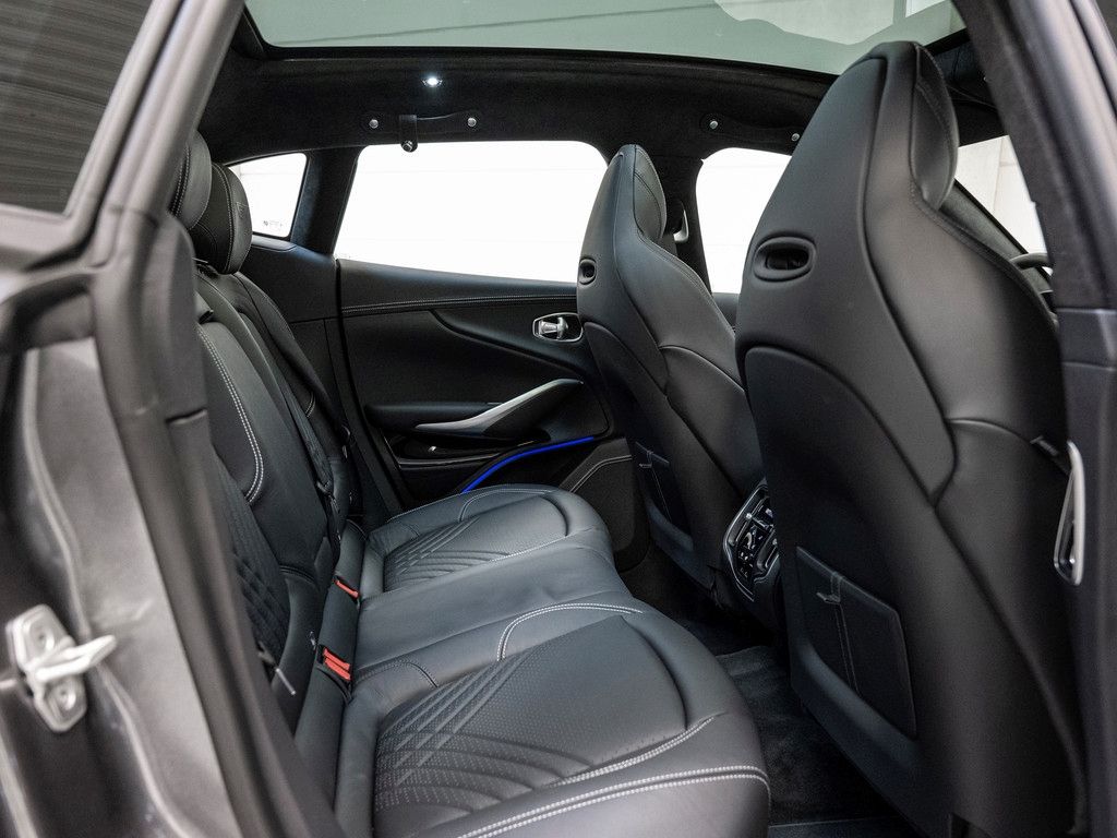 Aston Martin DBX 2024