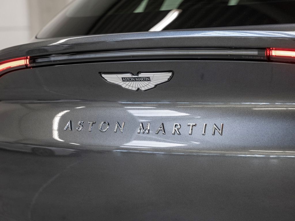 Aston Martin DBX 2024