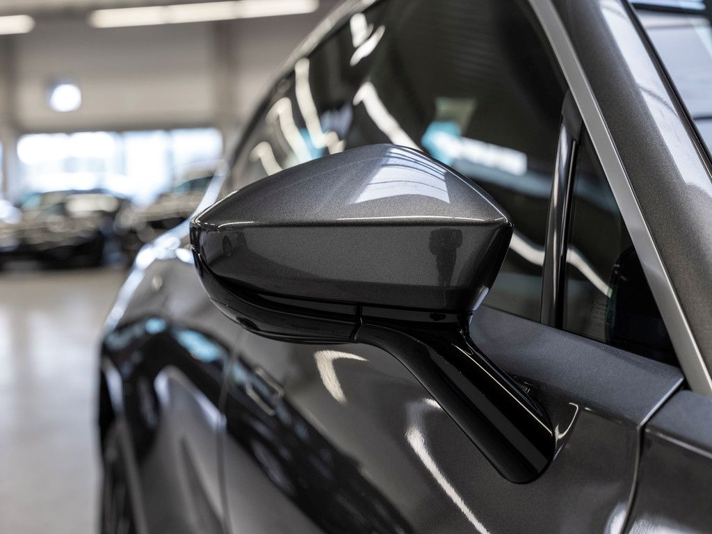 Aston Martin DBX 2024