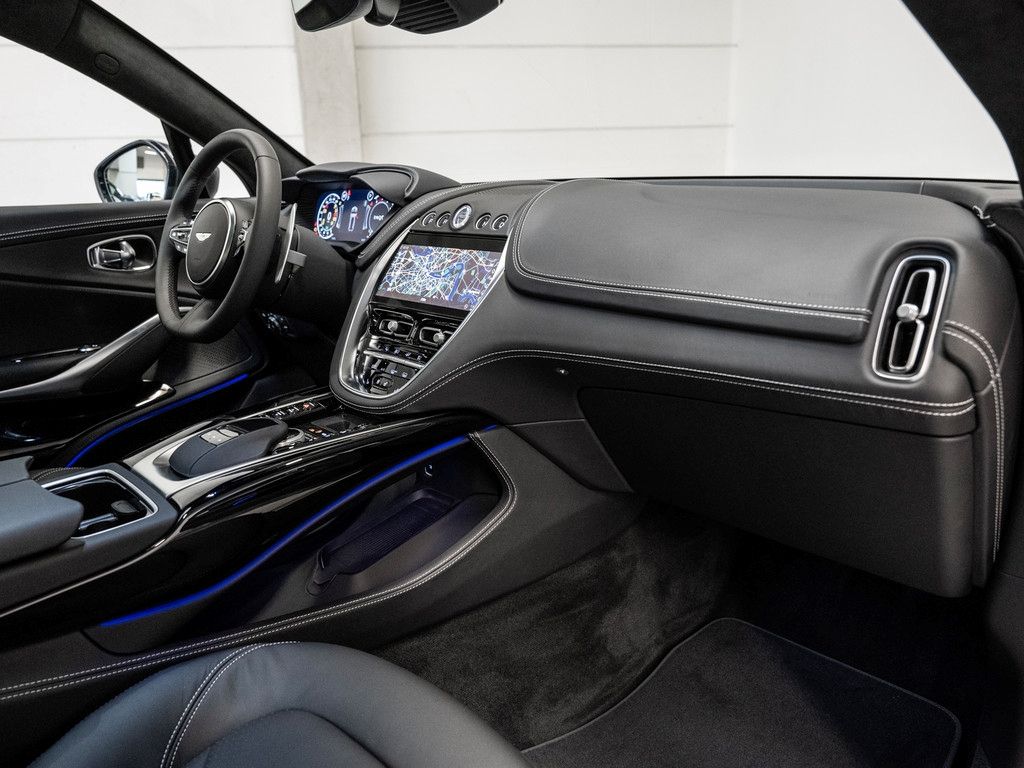 Aston Martin DBX 2024