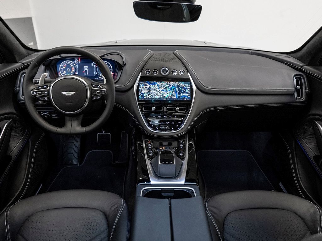 Aston Martin DBX 2024