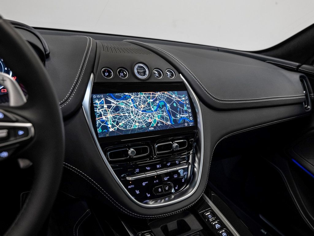 Aston Martin DBX 2024
