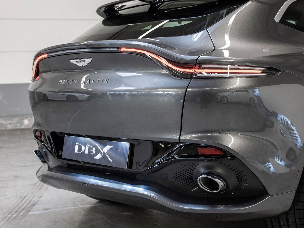 Aston Martin DBX 2024