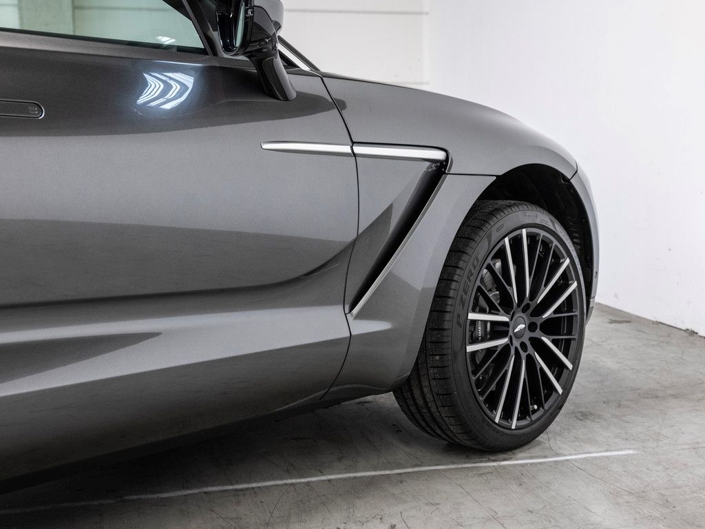 Aston Martin DBX 2024
