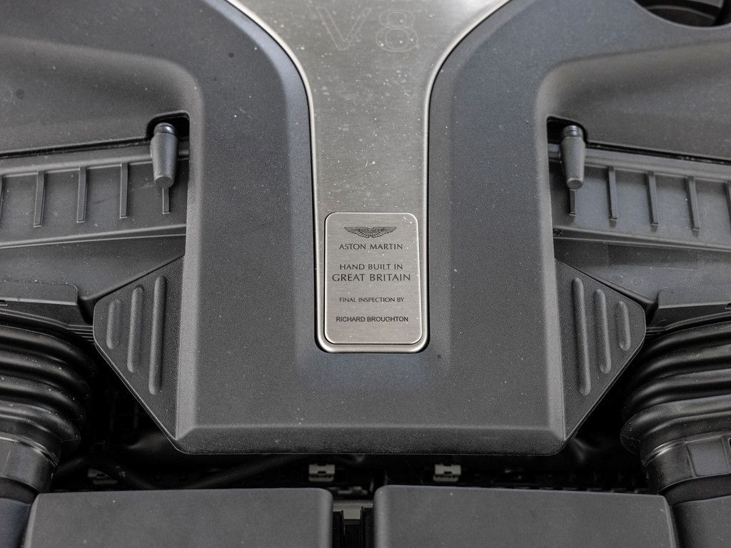 Aston Martin DBX 2024