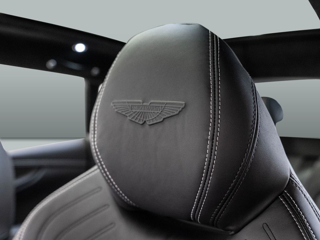 Aston Martin DBX 2024