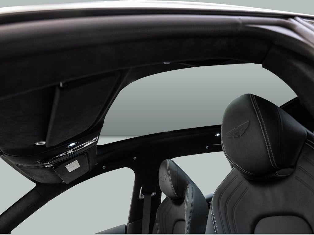 Aston Martin DBX 2024