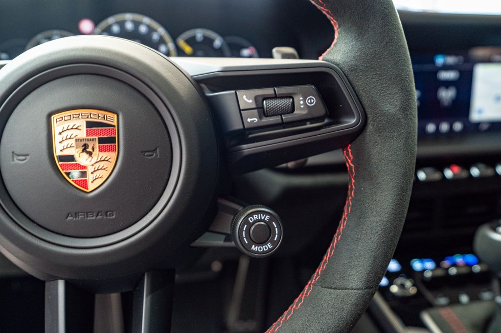 Porsche 992 2025