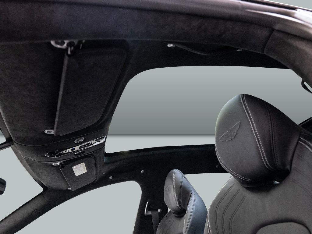 Aston Martin DBX 2025