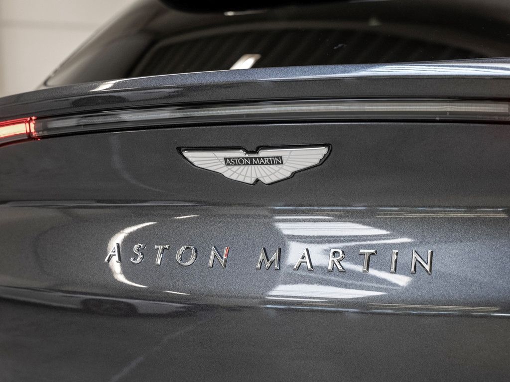 Aston Martin DBX 2025