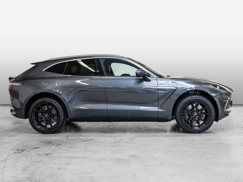 Aston Martin DBX 2025