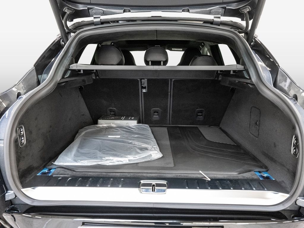 Aston Martin DBX 2025