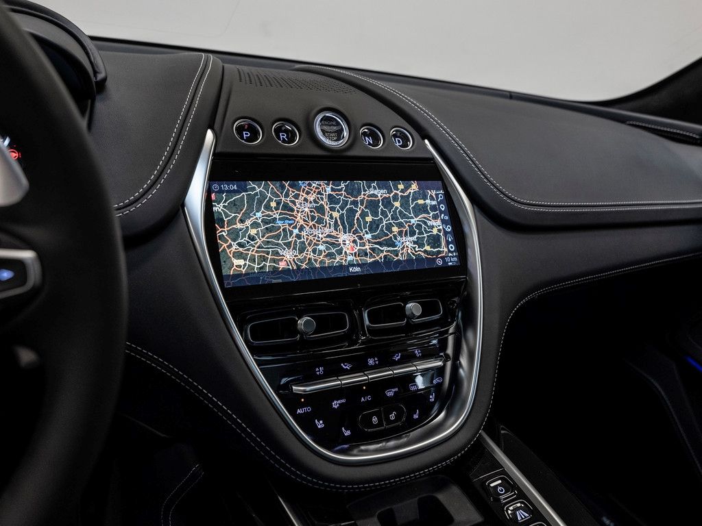 Aston Martin DBX 2025