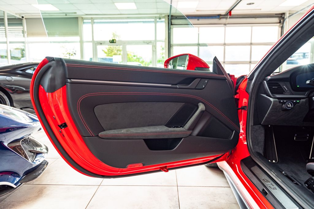 Porsche 992 2025