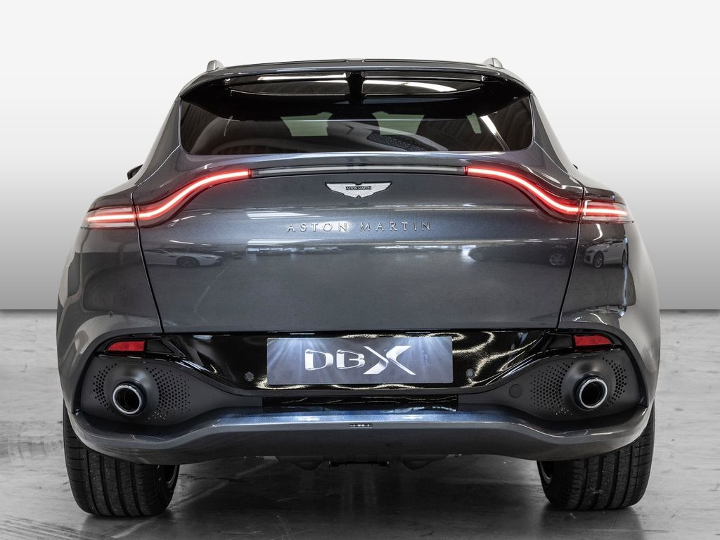 Aston Martin DBX 2025