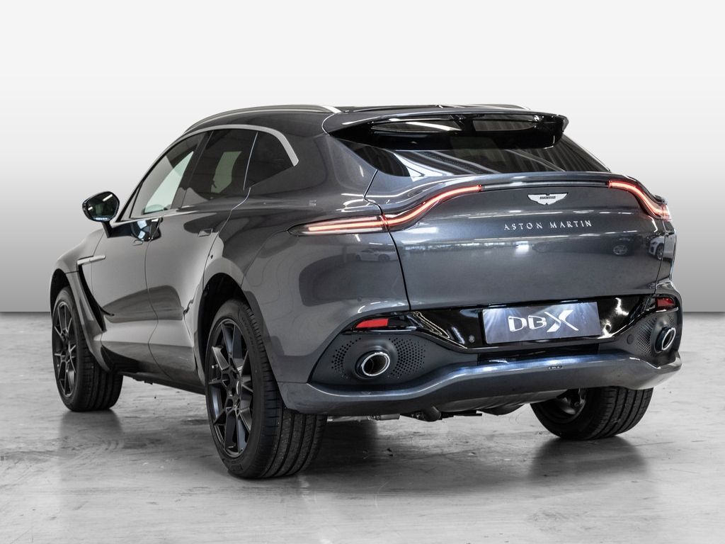 Aston Martin DBX 2025