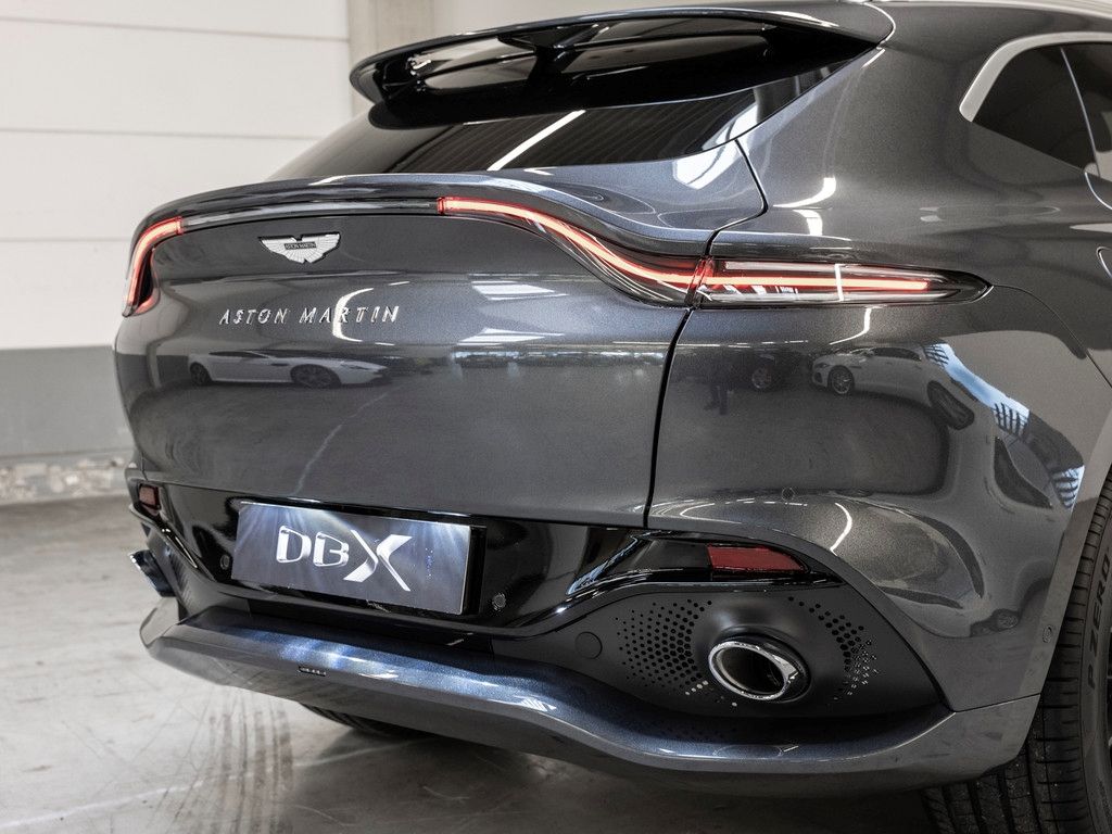 Aston Martin DBX 2025