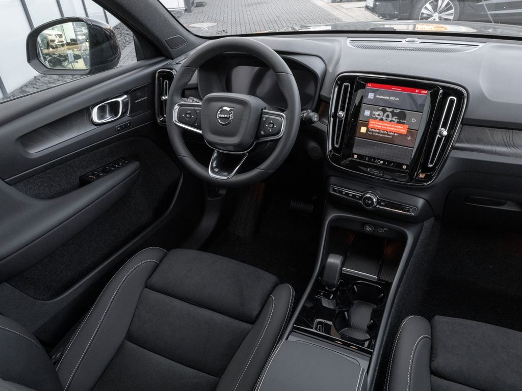 Volvo XC40 2025