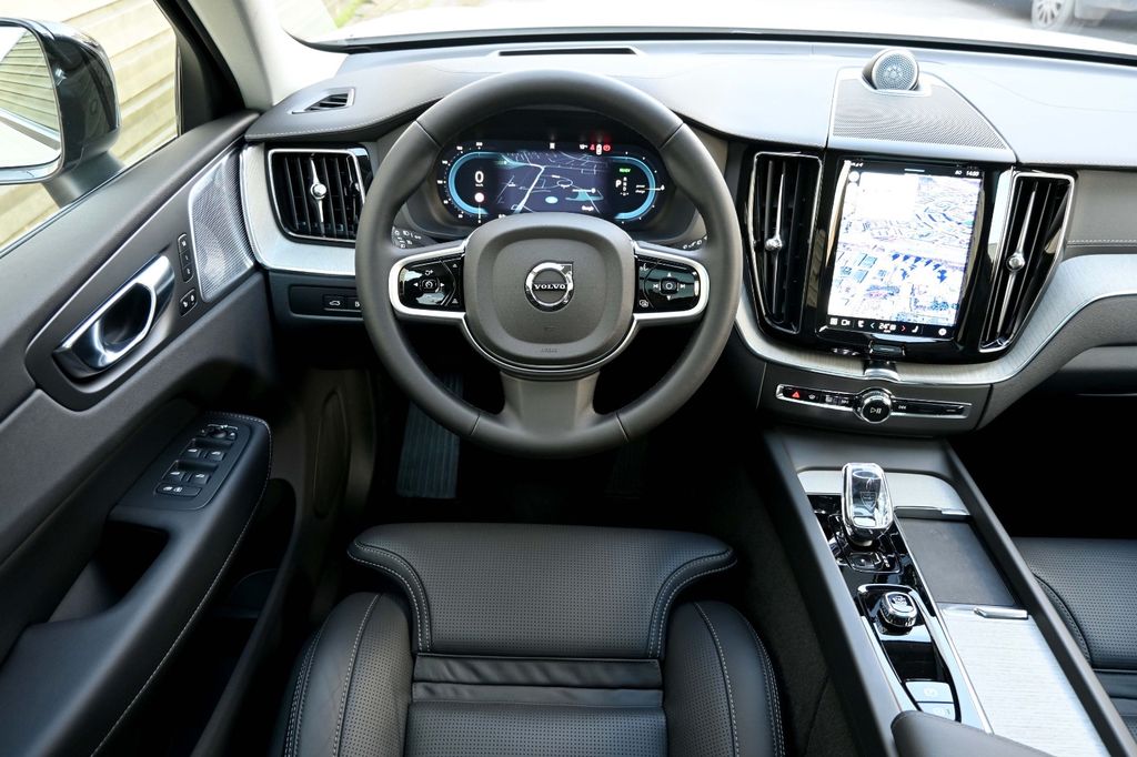 Volvo XC60 2025