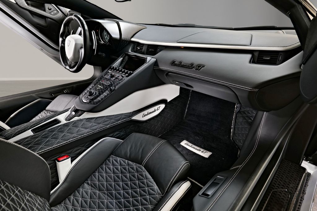 Lamborghini Aventador 2014