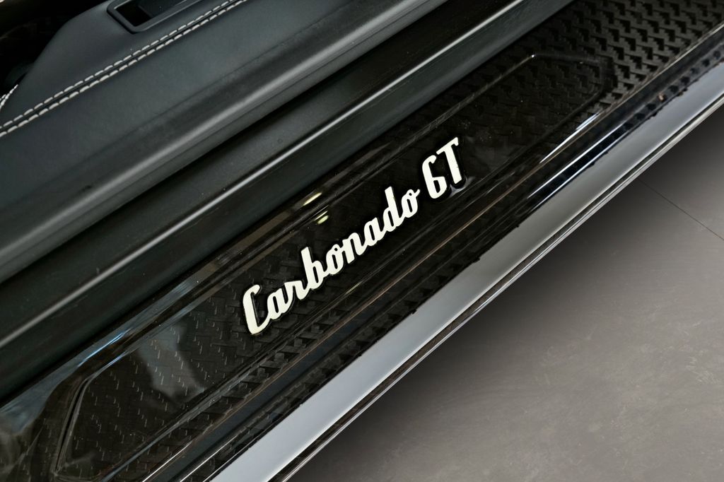 Lamborghini Aventador 2014