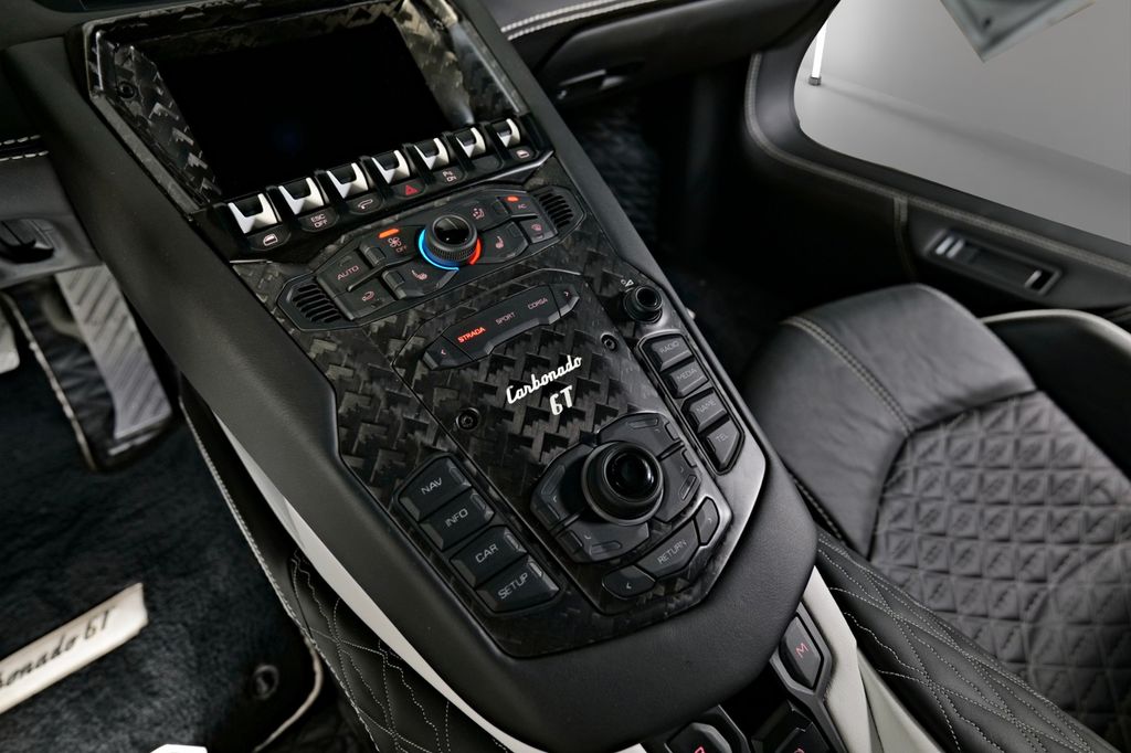 Lamborghini Aventador 2014