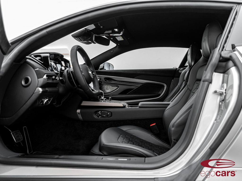 Aston Martin Vanquish 2025