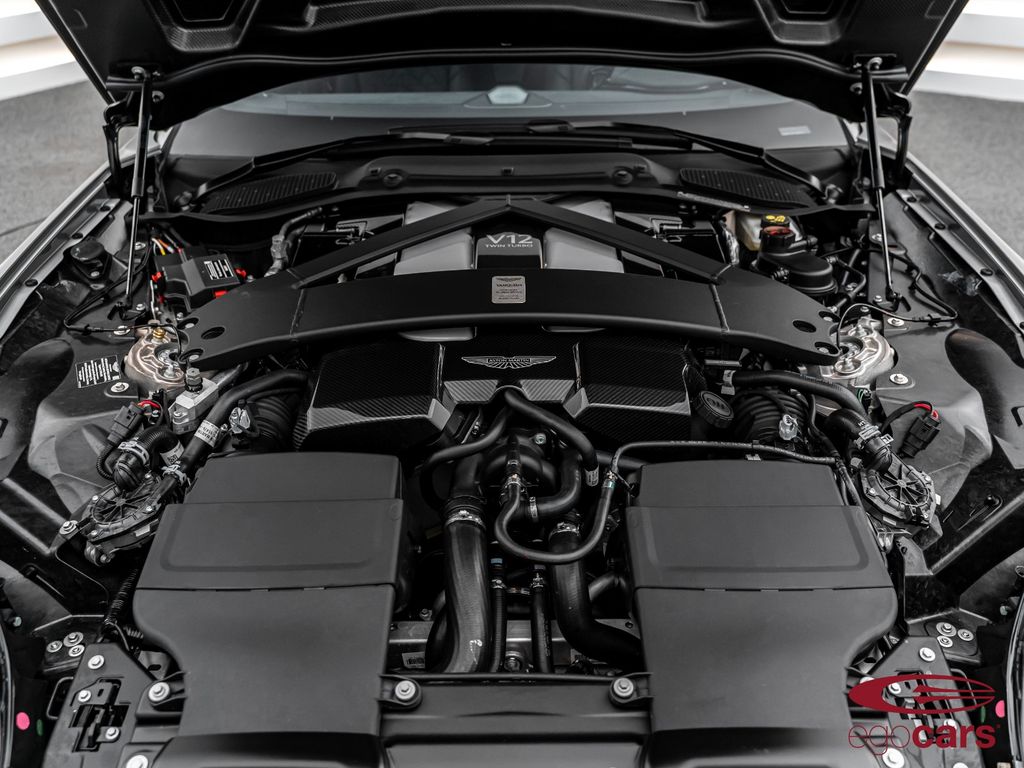 Aston Martin Vanquish 2025