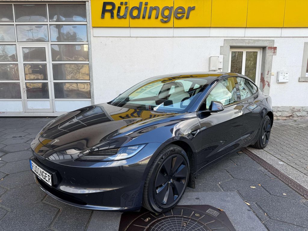 Tesla Model 3 2024