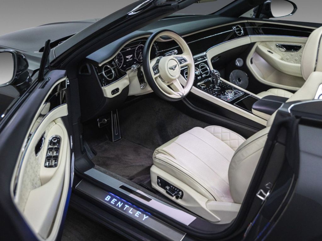 Bentley Continental GTC 2021