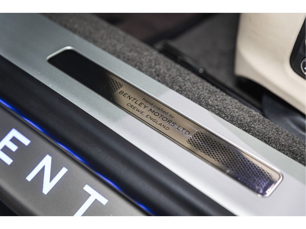 Bentley Continental GTC 2021