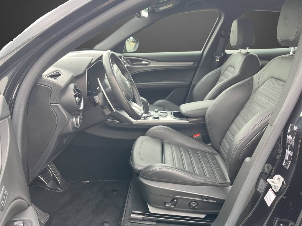 Alfa Romeo Stelvio 2023