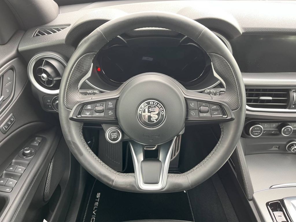 Alfa Romeo Stelvio 2023