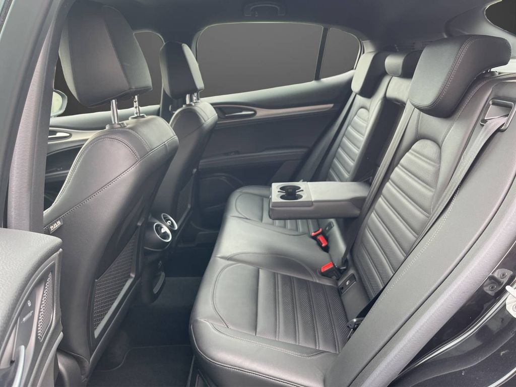 Alfa Romeo Stelvio 2023