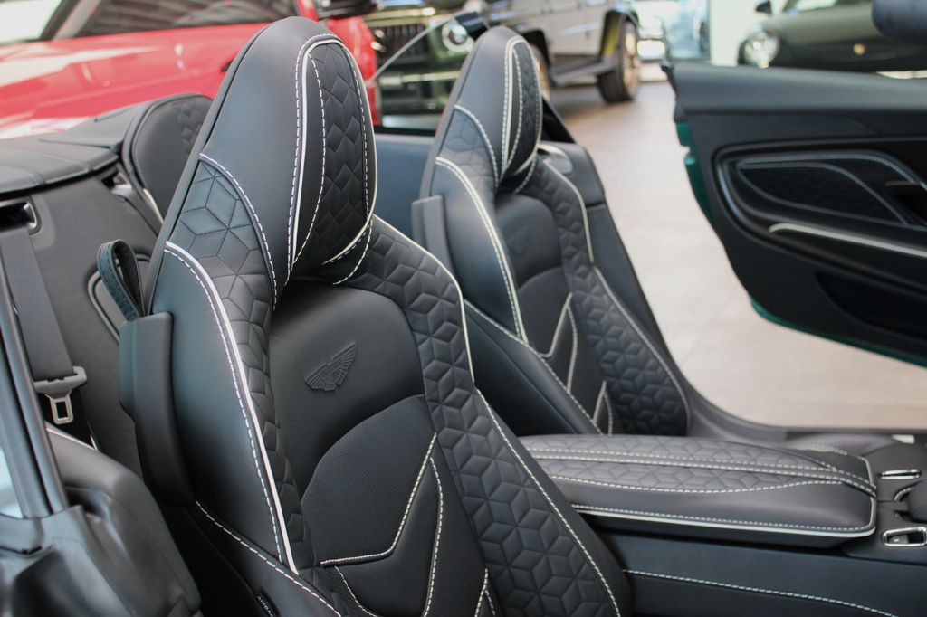 Aston Martin DBS 2024