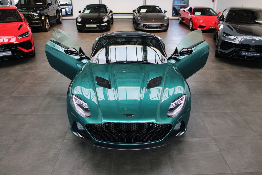 Aston Martin DBS 2024