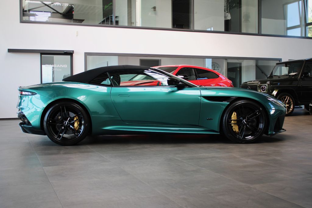 Aston Martin DBS 2024