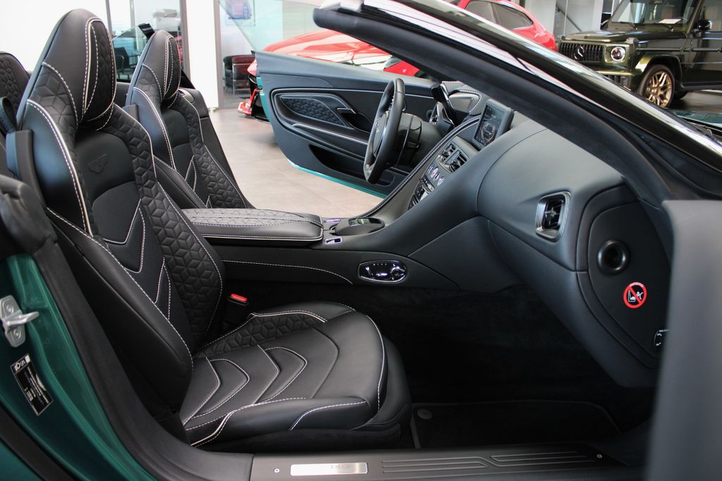 Aston Martin DBS 2024