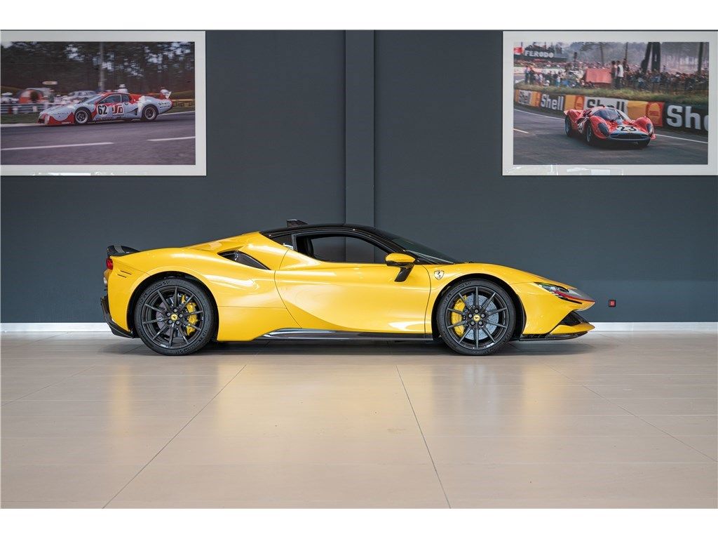 Ferrari SF90 2021