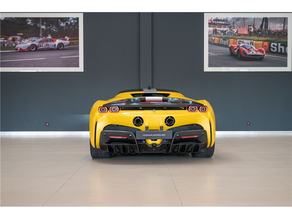 Ferrari SF90 2021